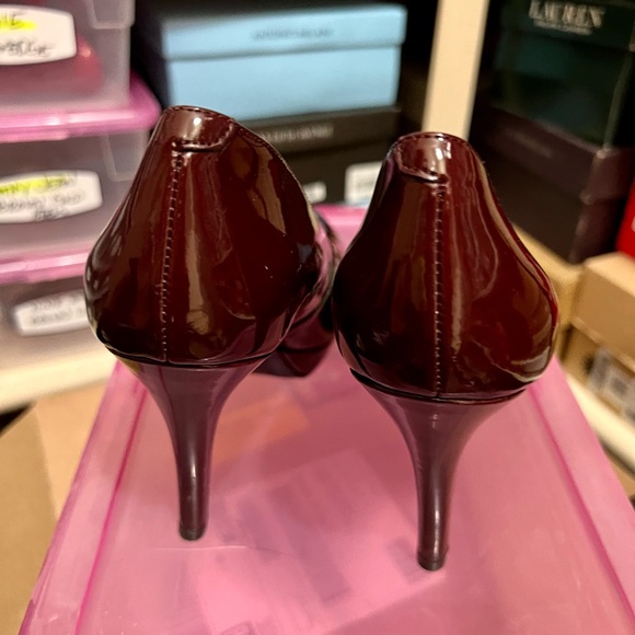 This pair features a thick, sturdy heel and sleek almond toe. - Picture 3 of 3